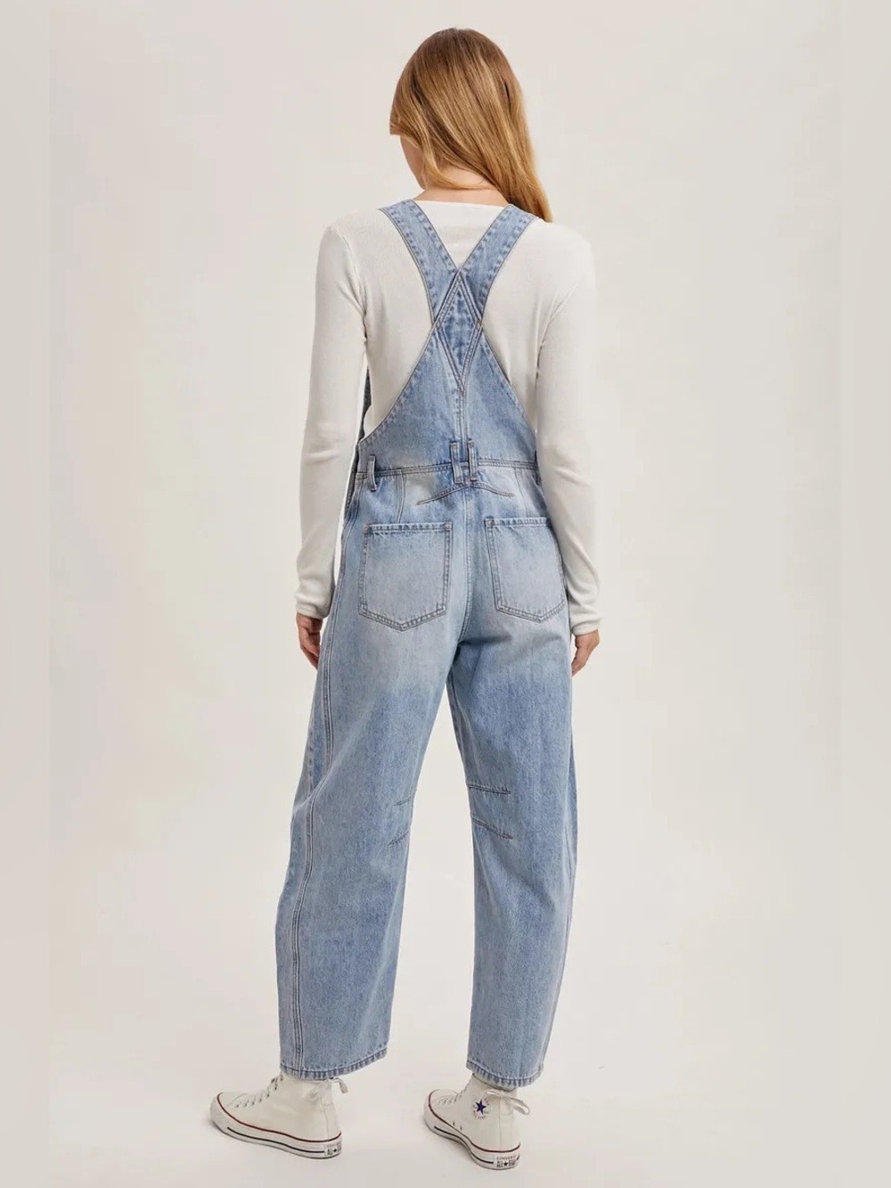 NWT BLUIVY - DENIM BARREL OVERALLS IN LIGHT WASH SIZE L - Picture 4 of 13